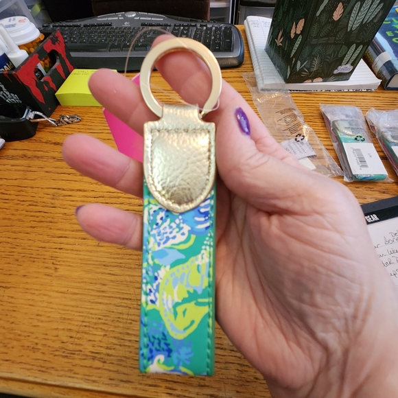 NWT Lilly Pulitzer Botanical Green "In A Flutter" Tassle Key Fob! - Picture 7 of 8